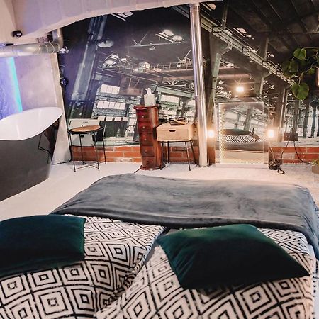 지라르도프 Loft Przedzalnia 아파트 외부 사진